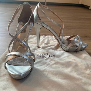 Badgley Mischka silver evening shoes size 8.5